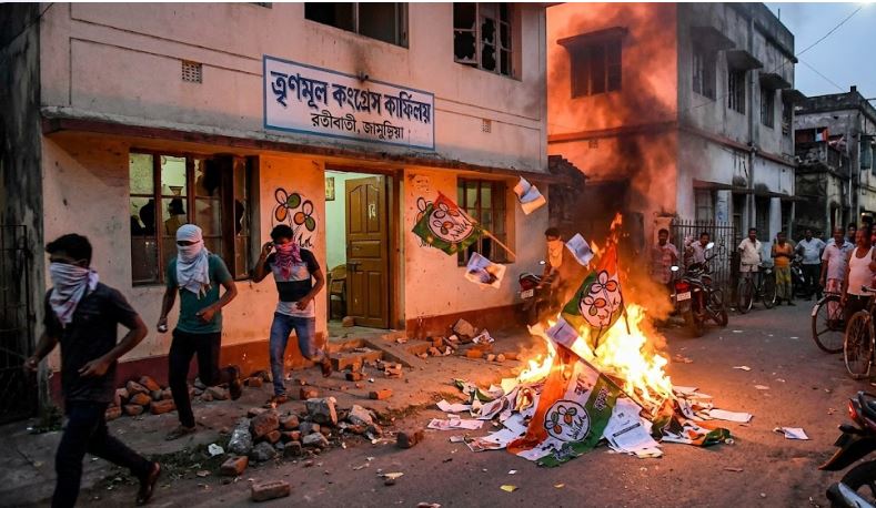 आसनसोल में टीएमसी कार्यालय पर हमला, दस्तावेज़ और पार्टी झंडों में लगाई आग से मचा हड़कंप